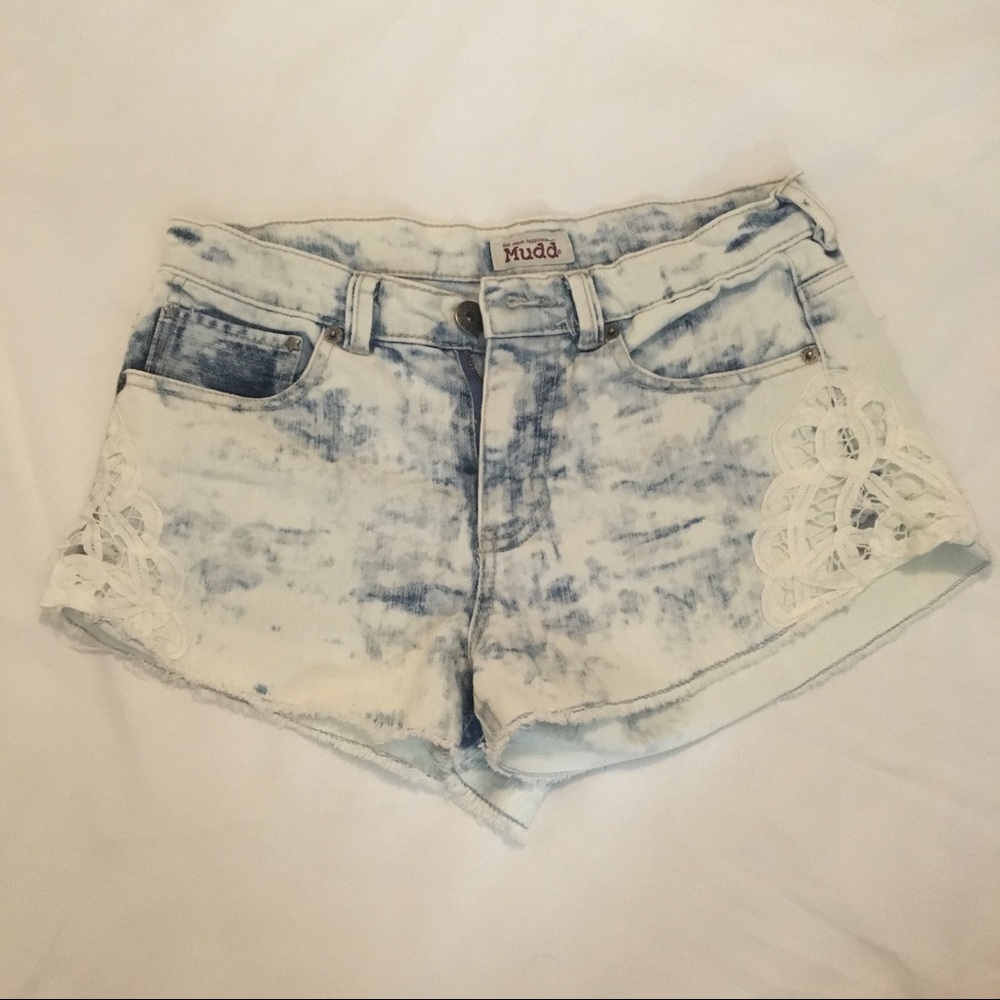Washed out jean shorts size 7
